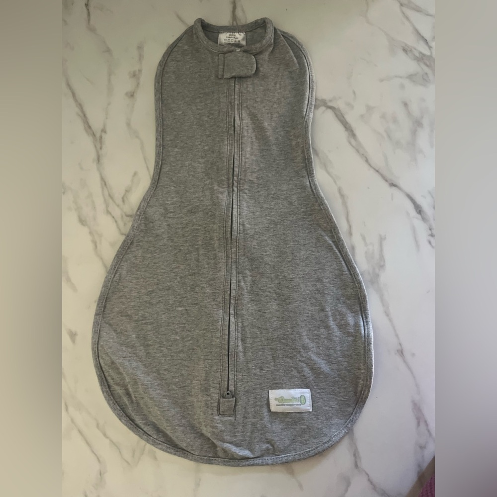 Woombie 0-3 Months 5-13 lbs Gray Baby Swaddle Sack with Front Zipper